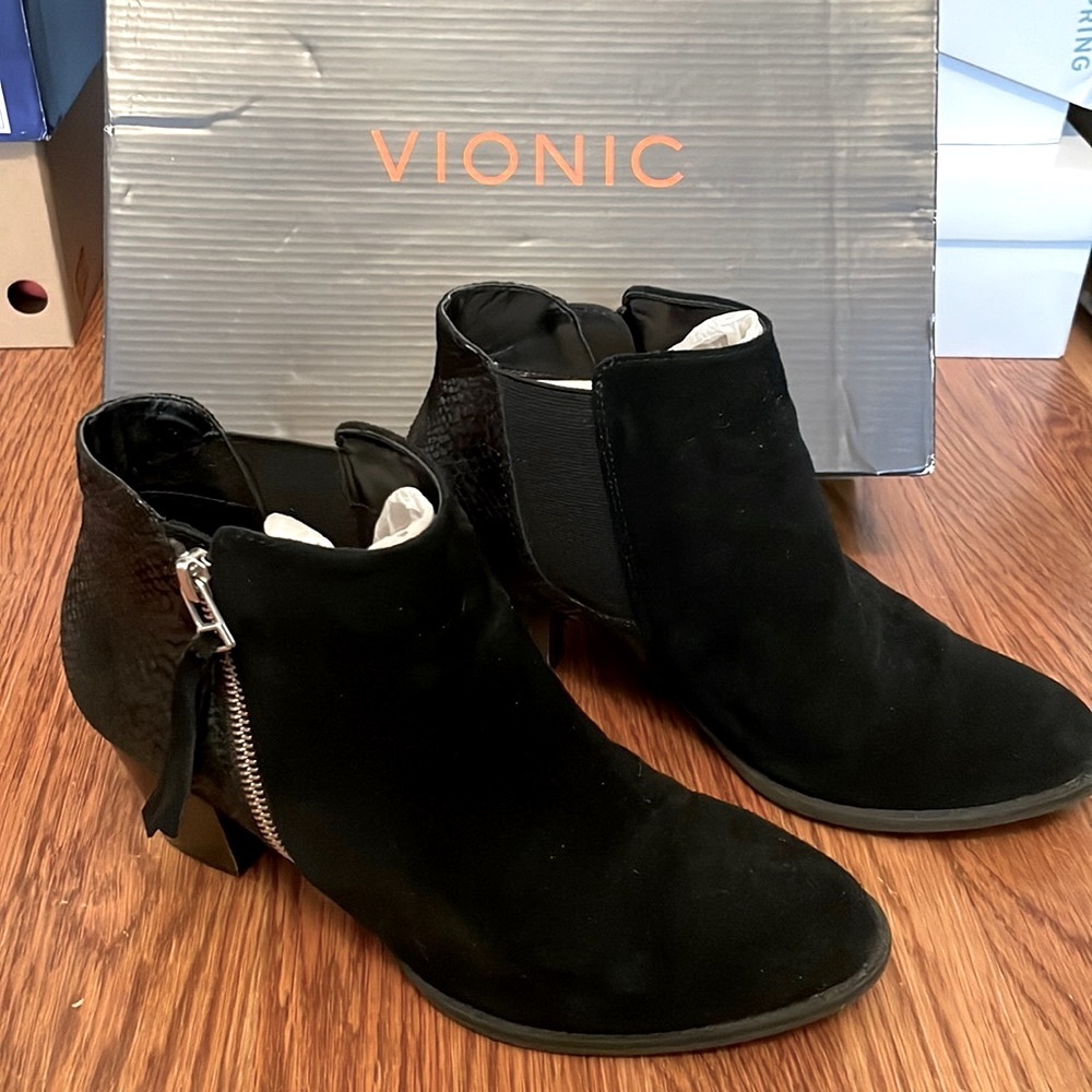 Vionic Black Ankle Booties 8.5